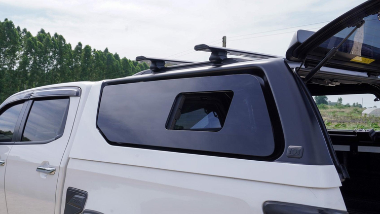 DUAL-FUNCTION SIDE WINDOW