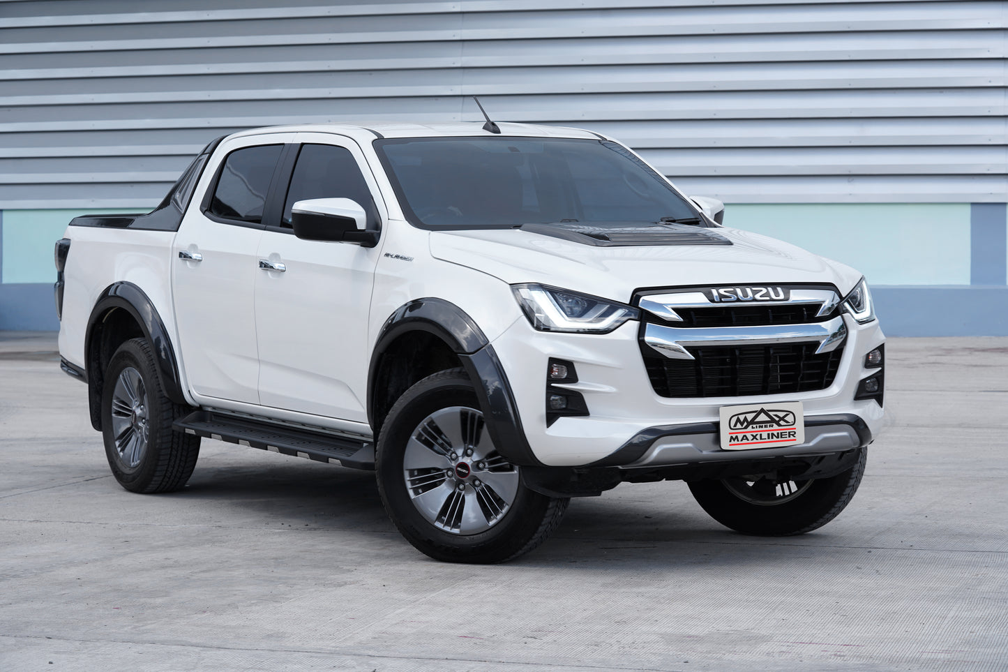 MAX FENDER FLARES - ISUZU DMAX 2020+ – Maxliner Europe