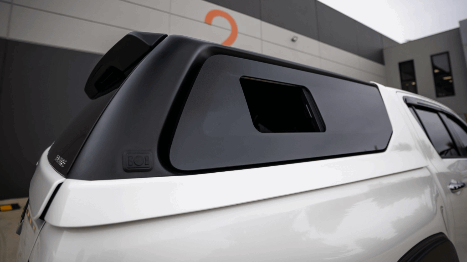 DUAL - FUNCTION SIDE WINDOW FOR VENTURE CANOPY