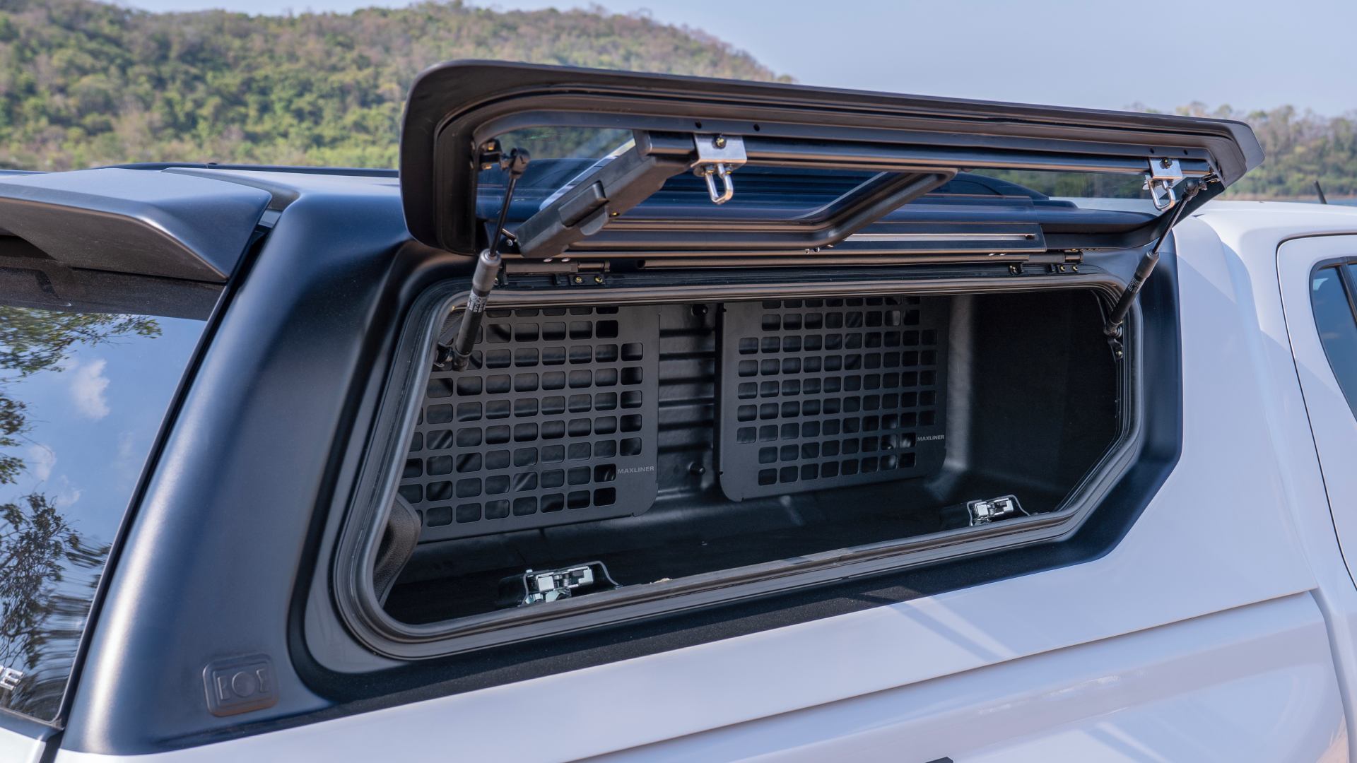 MAXSIDE WINDOW BOX FOR VENTURE CANOPY - TOYOTA HILUX 2015+ & 2026+